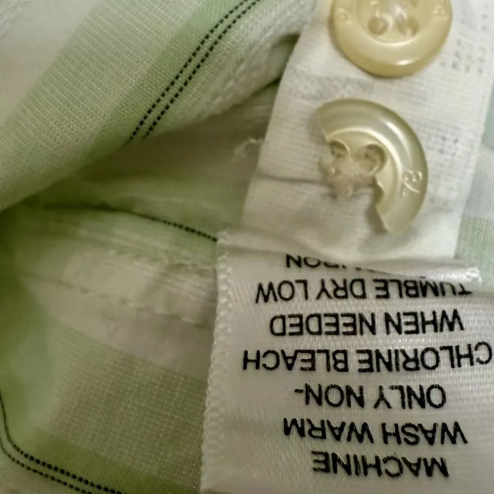 Banana Republic Men’s Button Down Light Color W/horizontal Light Green Strips